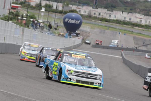 Debuta Andr&eacute;s P&eacute;rez de Lara en NASCAR Trucks M&eacute;xico Series