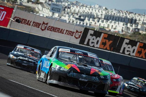 Pilotos de Escuder&iacute;a Telmex Telcel van por el triunfo a la final de NASCAR PEAK en Amozoc