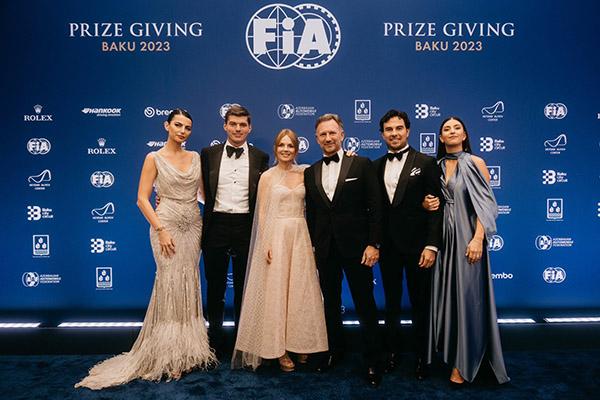 Galardonan a Sergio P&eacute;rez como Subcampe&oacute;n del Mundo de F1 en los FIA Prize Giving