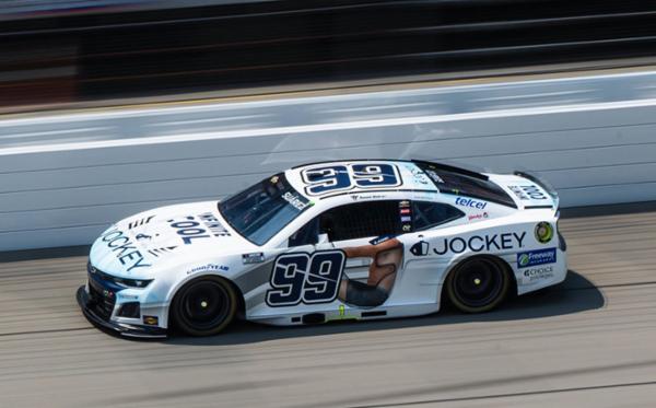 Lluvia, bandera roja, demora y doble tiempo extra en el caos final de Dover; Su&aacute;rez, fuera del top-20