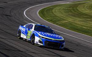 Daniel Su&aacute;rez desaf&iacute;a a los grandes y saca vibrante top-5 en Fontana